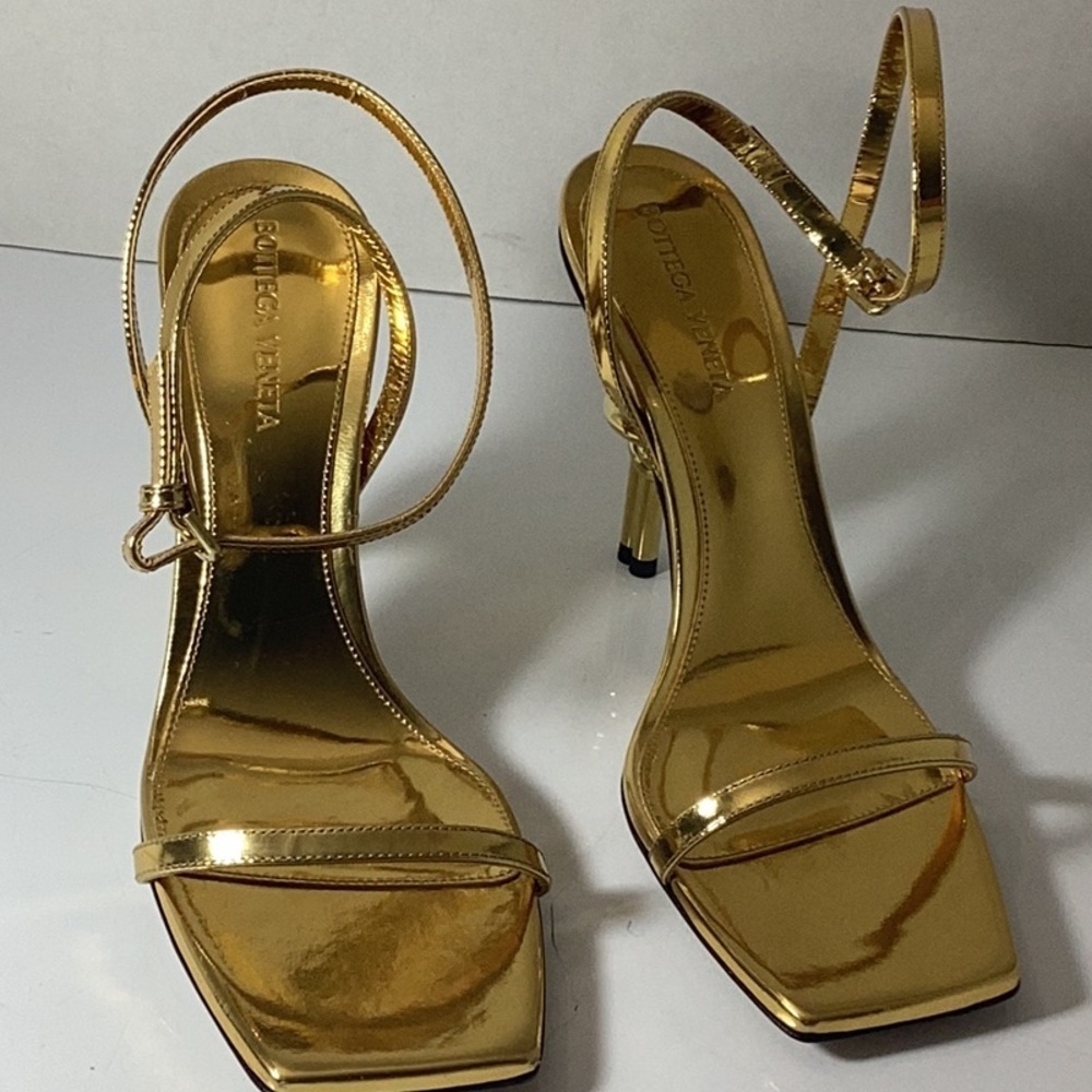Bottega Veneta
Women's High Heel Knot Sandals - Picture 8 of 16
